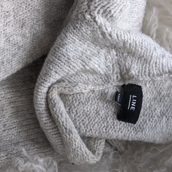 Line mock neck wool sweater - Picture 3 of 3